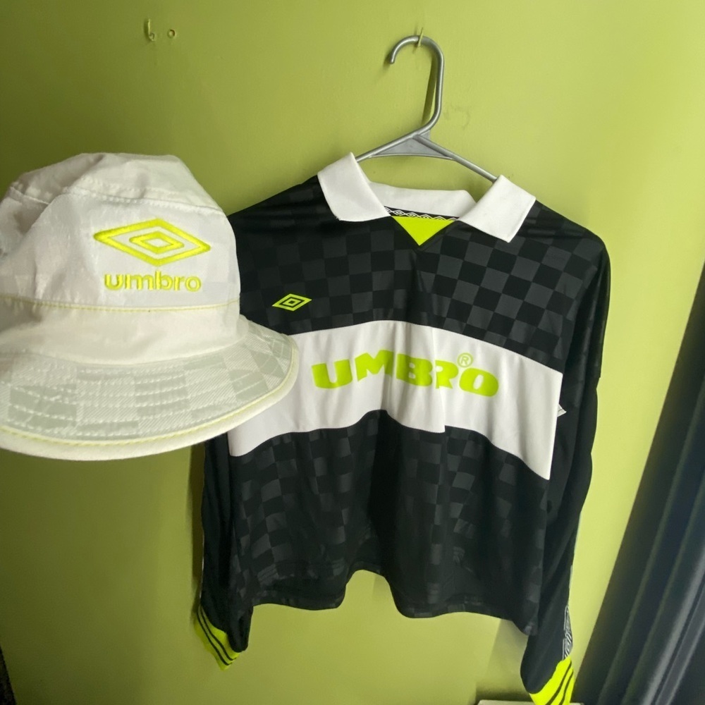 Umbro shirt w/ matching bucket - Picture 2 of 2